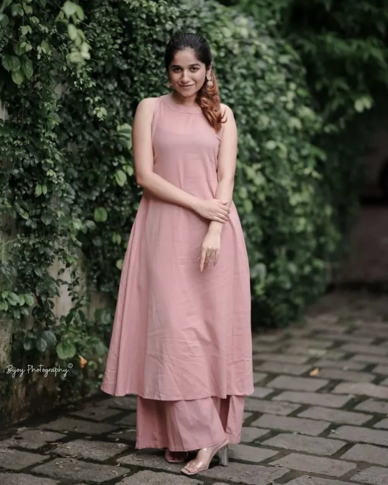 Fuchsia pink kurta embroidery, cotton slub, yoke design, ethnic top detail