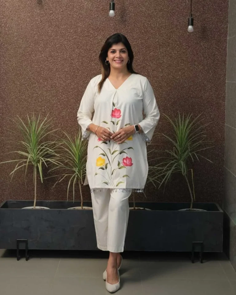 Brush print kurti close up, hand painted floral design, lace detailing, original print, cotton flex kurti